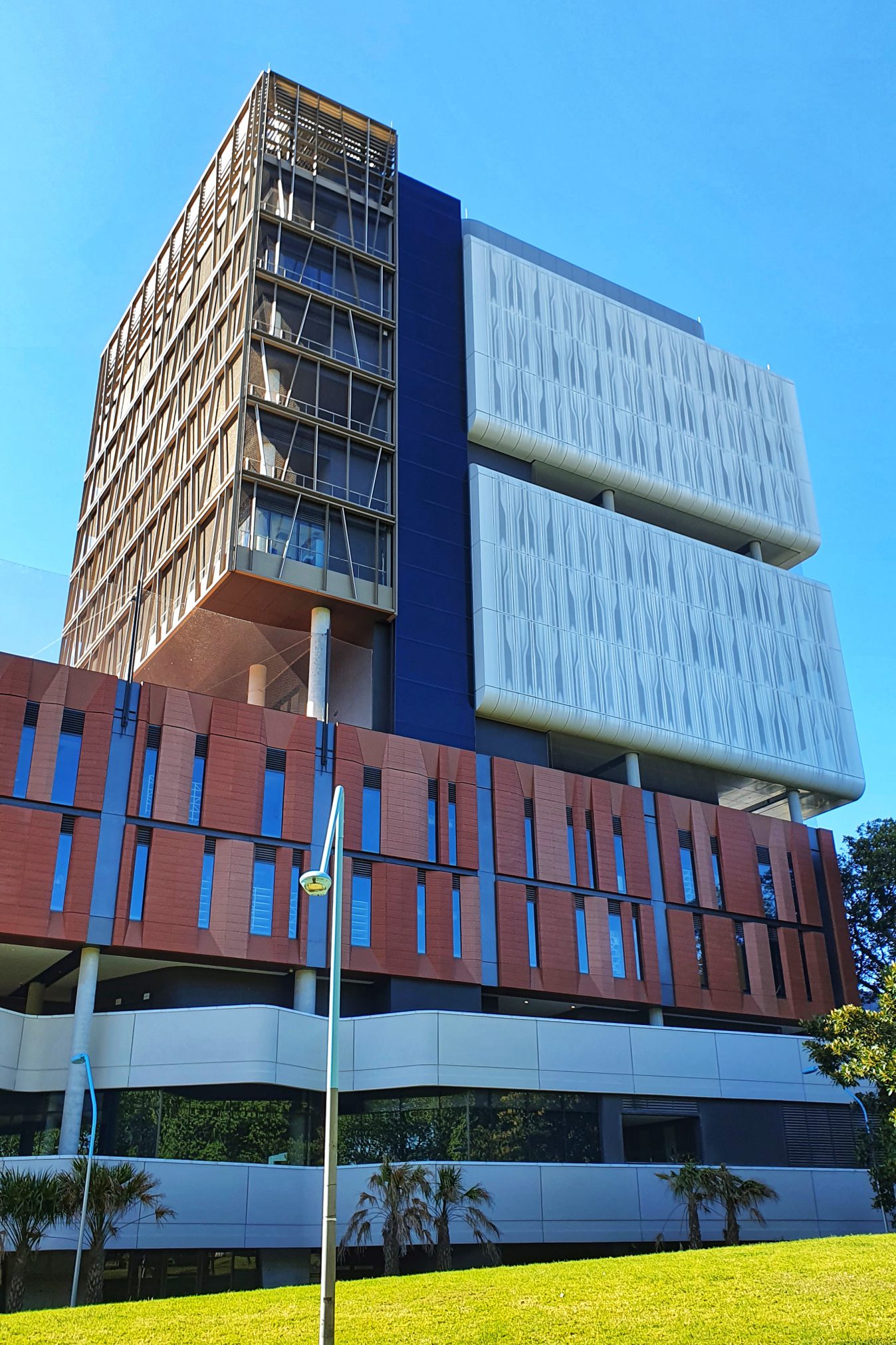 inner-sydney-high-school-facade-innovations-commercial-facade